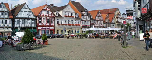 Celle: zentraler Platz mit Fachwerkfassaden