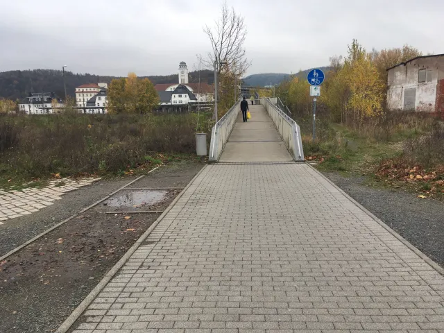 Sonneberg: Güterbahngelände mit Bruecke zur Stadt
