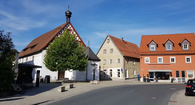 Hollfeld_Spital: Spital mit Spielplatz von Südost